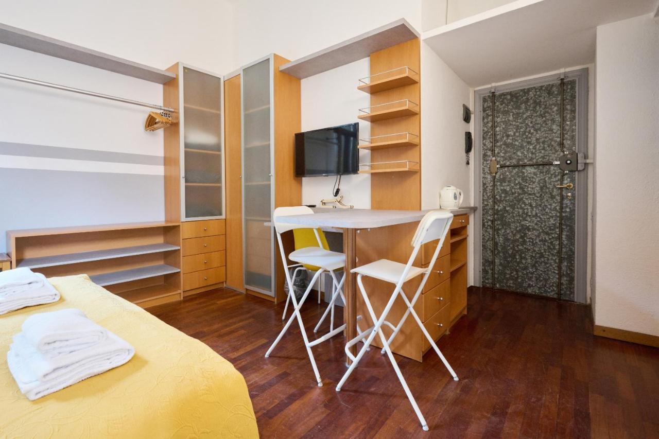 Artist Nadia'S Apartment In Porta Vercellina มิลาน ภายนอก รูปภาพ