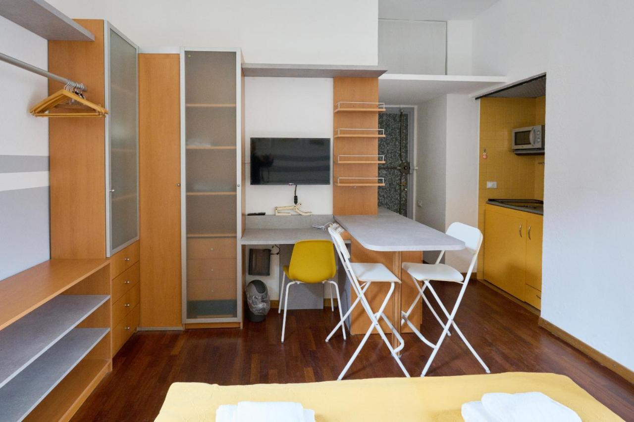 Artist Nadia'S Apartment In Porta Vercellina มิลาน ภายนอก รูปภาพ