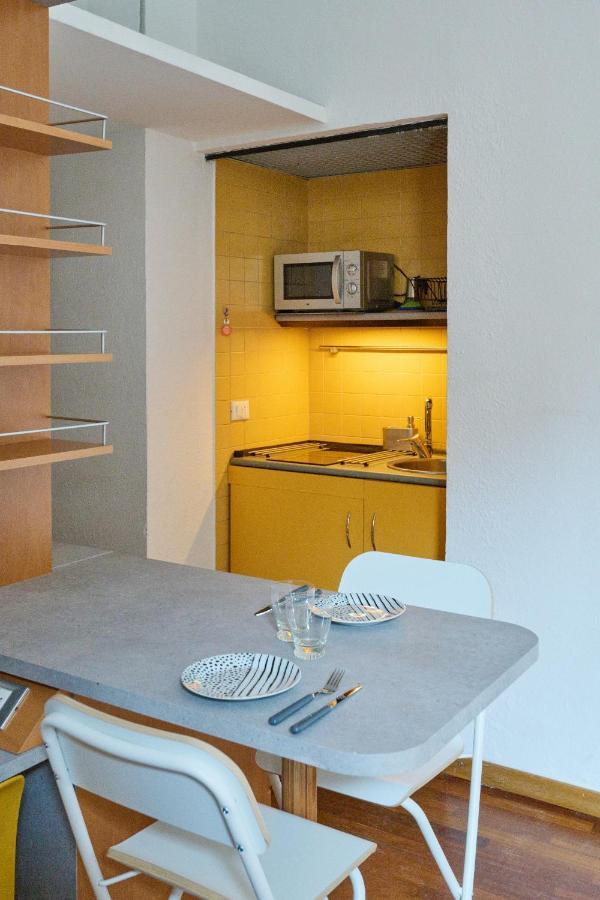 Artist Nadia'S Apartment In Porta Vercellina มิลาน ภายนอก รูปภาพ